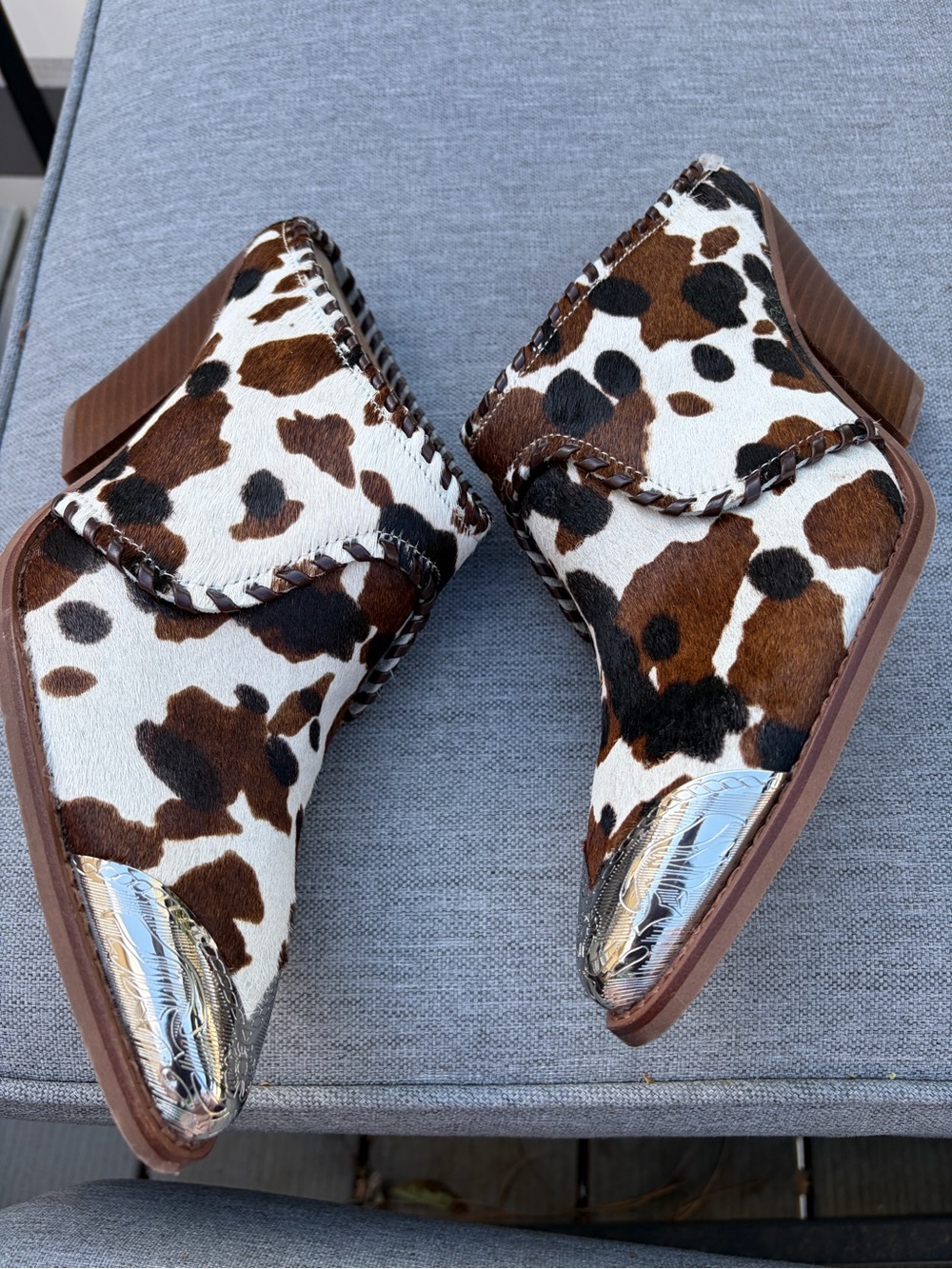 Dolce Vita Brown and White Cow-Print Block Heel Mules with Metallic Toe size 9 - Picture 7 of 10